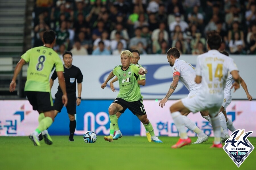 ▲ 전북 현대와 FC서울은 치열하게 싸웠다. ⓒ한국프로축구연맹