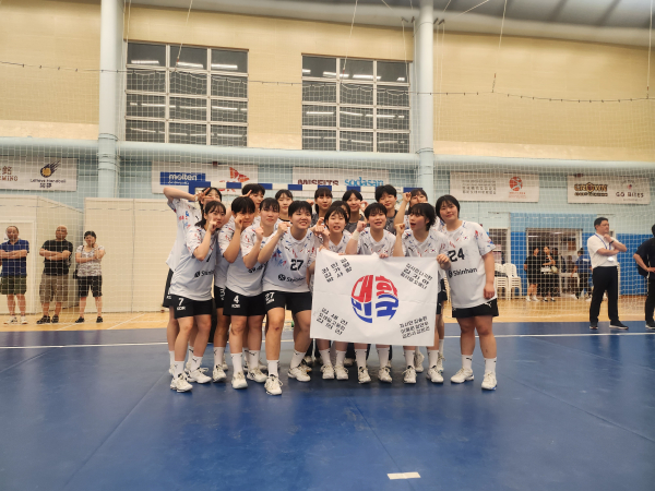 ▲ 제17회 아시아 여자 주니어 핸드볼 선수권대회 우승을 차지한 한국 주니어 여자 핸드볼 대표팀 ⓒ대한핸드볼협회