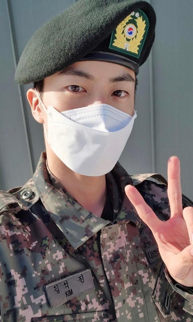 방탄소년단 진, 군생활도 '월클'이네…특급전사→상병 조기진급