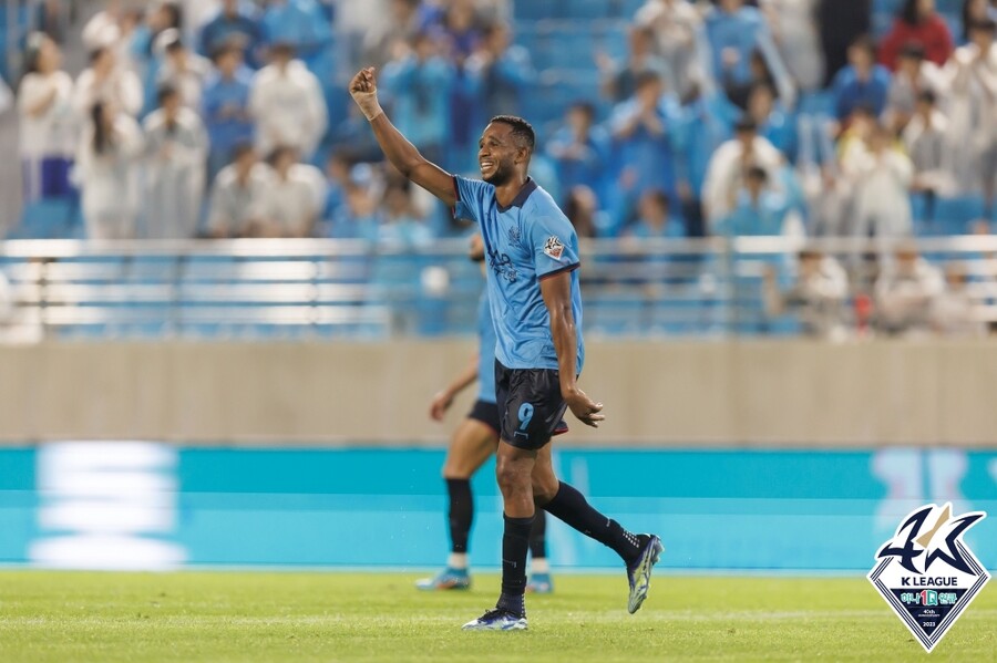 ▲ 대구FC 에드가, 세징야와 강원FC 양현준(사진 위에서부터) ⓒ한국프로축구연맹