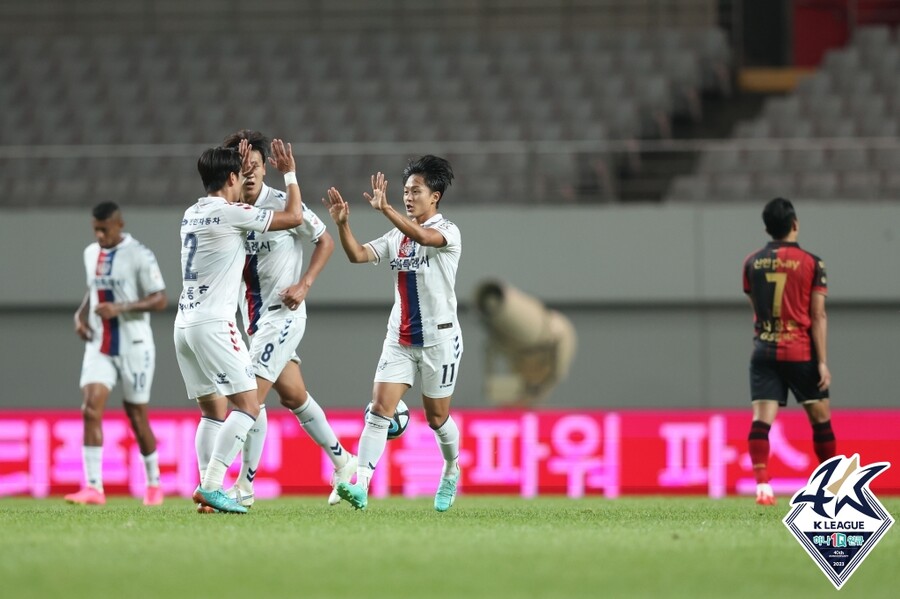 ▲ 교체로 투입되어 수원FC에 두 번째 점수를 안긴 이승우.  ⓒ한국프로축구연맹