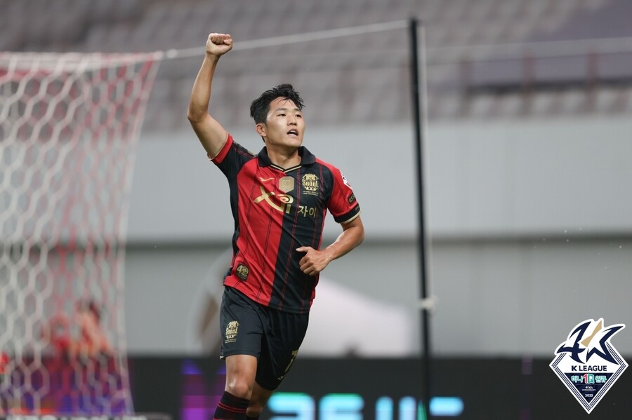 ▲ 12일 수원FC와 경기에서 멀티골을 터뜨린 나상호. ⓒ한국프로축구연맹