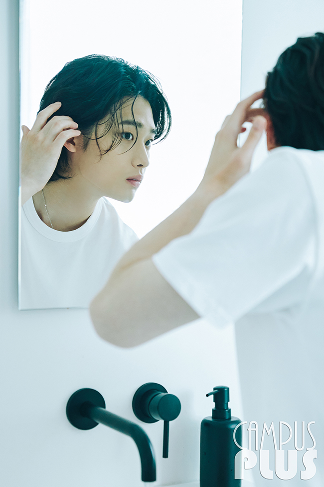 ▲ 이종혁  '캠퍼스플러스' 화보. 제공|워크하우스컴퍼니