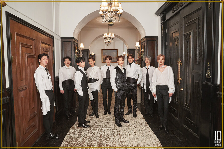 슈퍼주니어, SM과 재계약…은혁·동해·규현 개인 활동은 따로[공식]