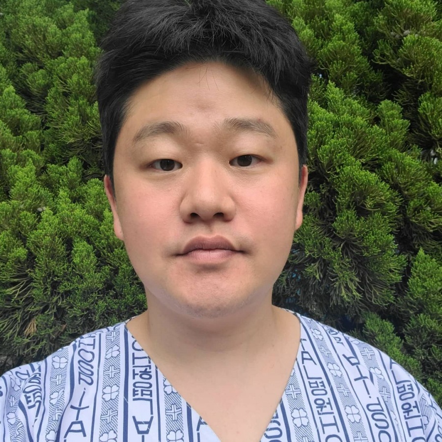 냉동고 안치 23일 만…故최성봉, 前 매니저가 장례 치른다