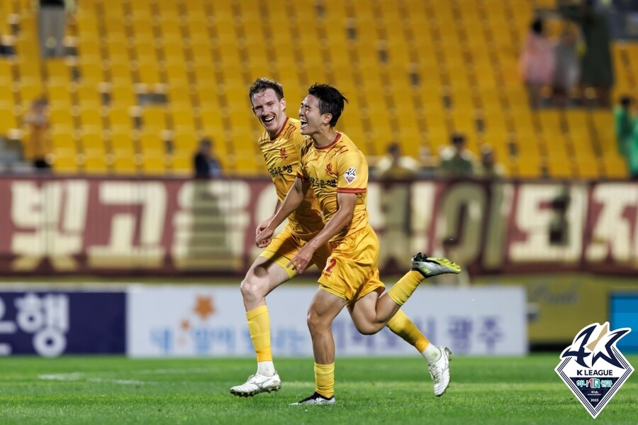 ▲ 광주FC가 대구FC와 1-1로 비겼다. 골을 넣은 주영재와 이근호(사진 위부터) ⓒ한국프로축구연맹