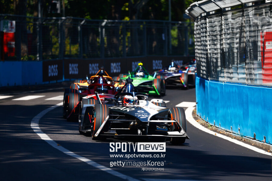 ▲ 2022~2023 시즌 포뮬러E 로마 E프리 본선 레이스의 한 장면