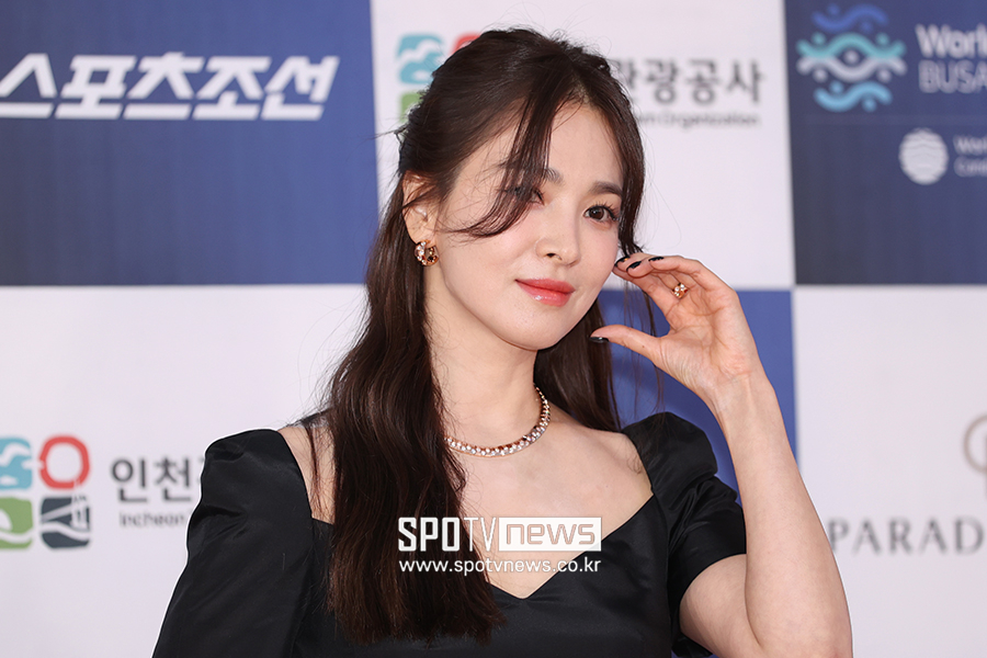 "수고했다 혜교야" 대상 거머쥔 송혜교, 뭉클했던 한마디[종합]