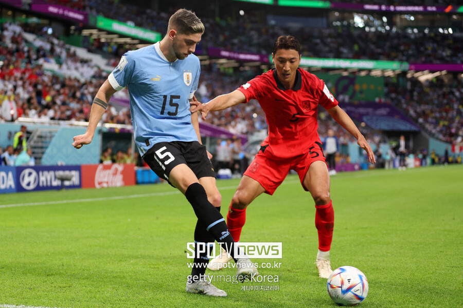 ▲ 정우영(오른쪽)은 차기 시즌 호날두, 카림 벤제마, 호베르투 피르미누 등 세계적인 공격수와 공방을 벌인다.