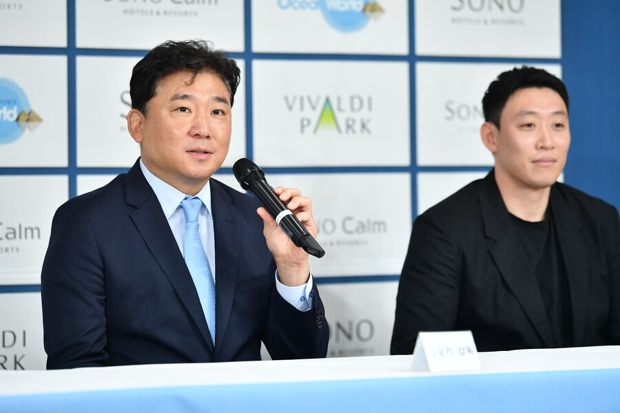 ▲ 김승기 감독과 김강선 ⓒKBL