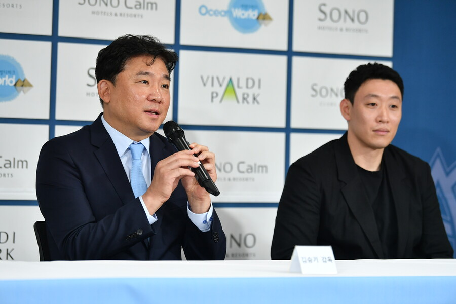 ▲ 고양 소노 스카이거너스의 김승기 감독과 김강선 ⓒKBL