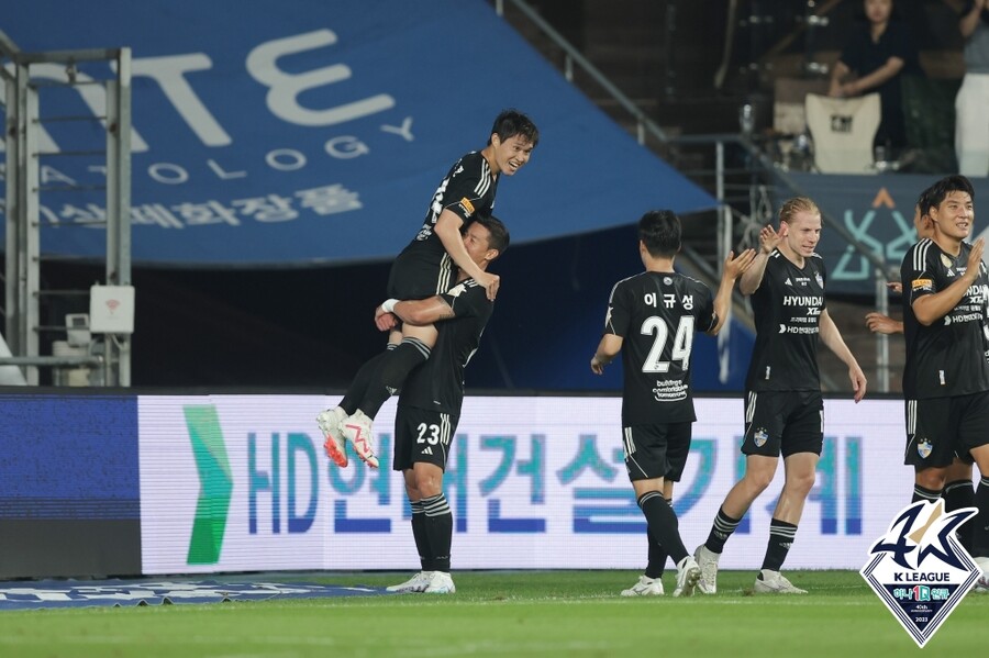 희비 갈린 현대가(家)…울산, 제주 꺾고 압도적 1위 질주↔전북, 포항에 극장골 내주며 눈물