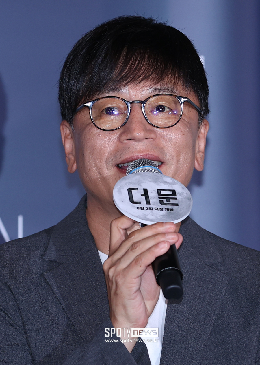 [포토S] 인사말 하는 김용화 감독