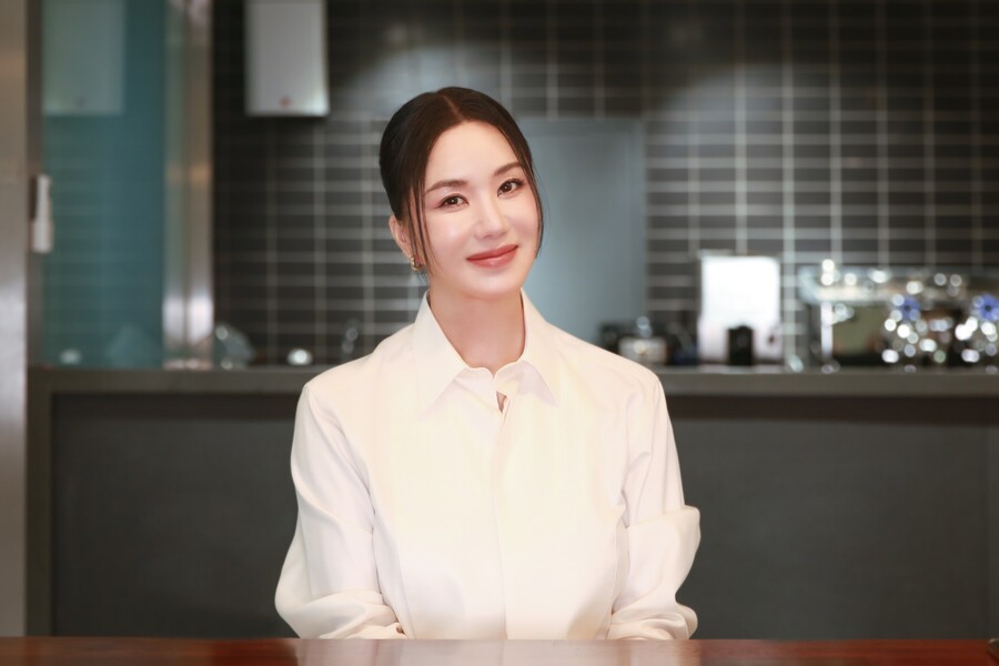 발라드도 댄스도 '다시 부르기'…2023년, 엄정화의 계절[초점S]