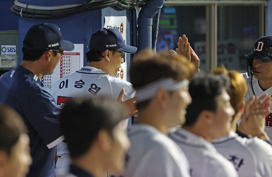 ▲ 기뻐하는 이승엽 두산 베어스 감독 ⓒ 연합뉴스