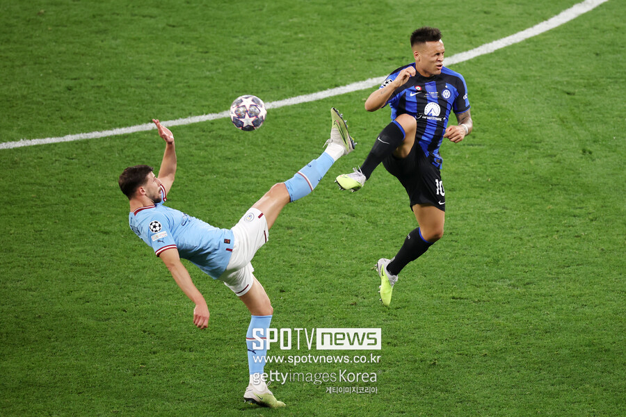 후벵 디아스는 2022-23 UEFA 챔피언스리그 결승전에 선발 출전해 라우타로 마르티네스를 봉쇄했다.