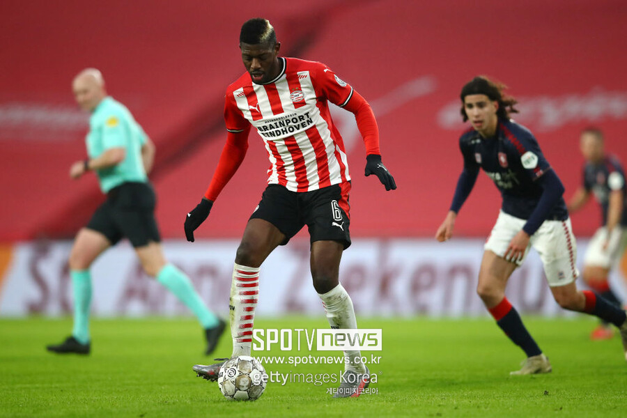 ▲ PSV 에인트호번 미드필더 이브라힘 상가레가 이적 시장의 뜨거운 감자로 급부상했다.
