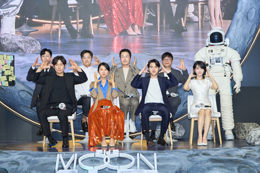 '더 문' 레드카펫 쇼케이스·VIP 시사 성료…타임스퀘어 '환호'