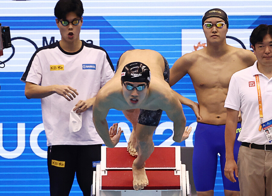 韓 수영 황금세대, 계영 800m 한국 신기록 작성하며 결승 진출