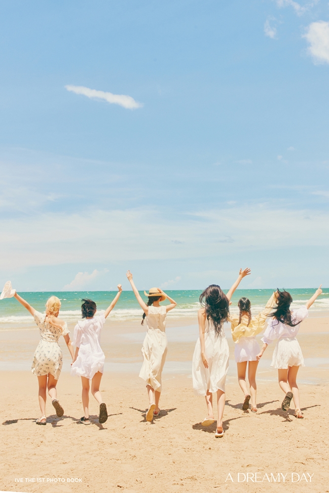 ▲ 아이브 첫 번째 포토북 단체 콘셉트 포토. 제공| 스타쉽엔터테인먼트
