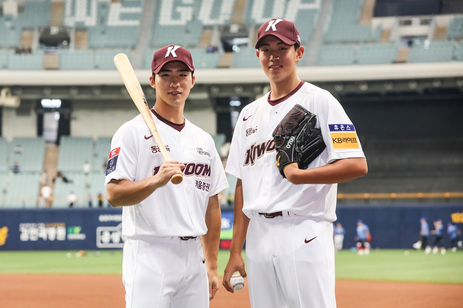 ▲ 오지환은 키움 히어로즈로 이적한 이주형(왼쪽)과 김동규를 응원했다. ⓒ 키움 히어로즈