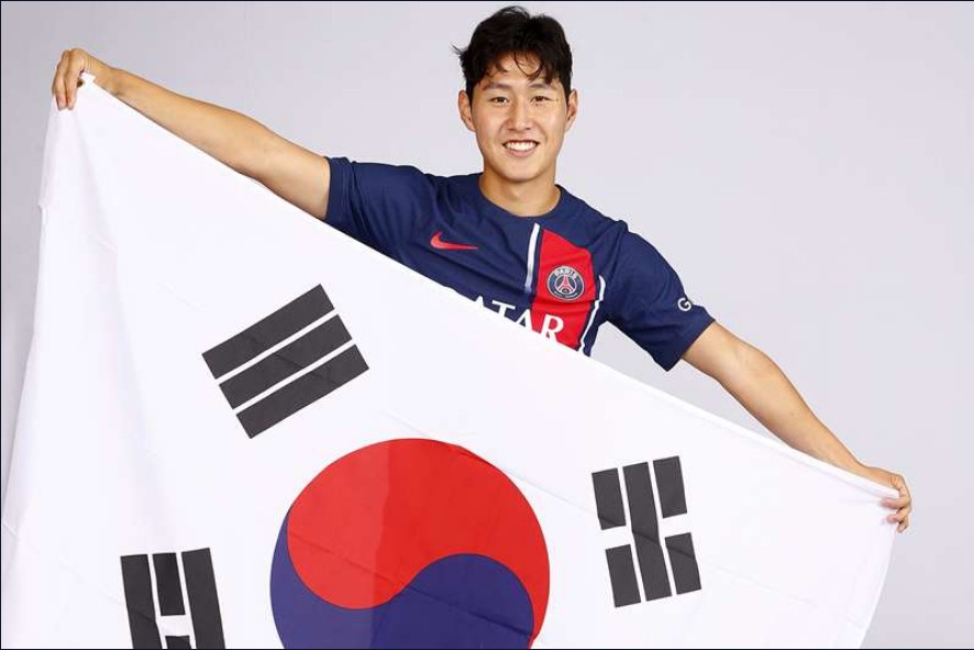 "PSG에서 뛰는 최초의 대형 아시아 선수"…이강인 유니폼 70% 매출 담당