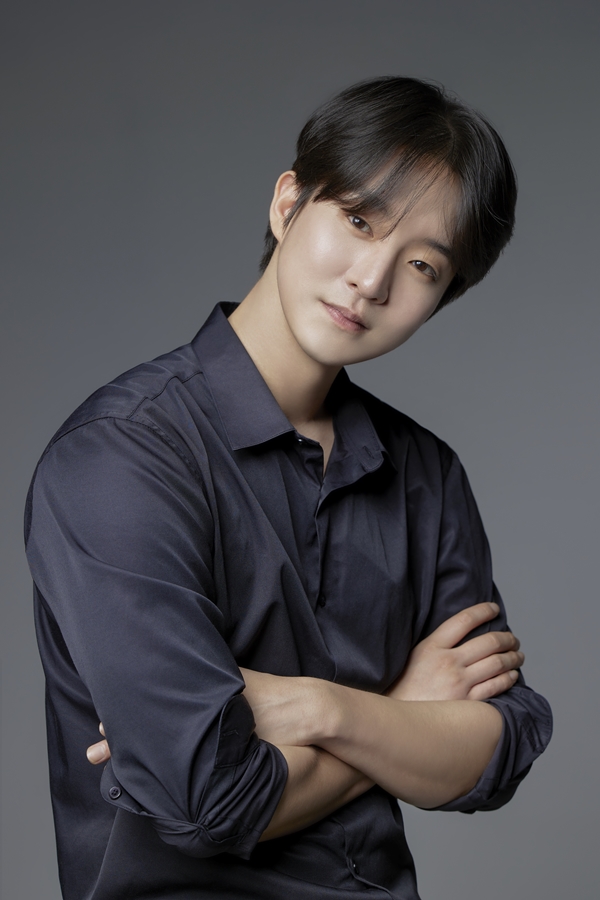 ▲ 신윤섭. 제공|OSR엔터테인먼트