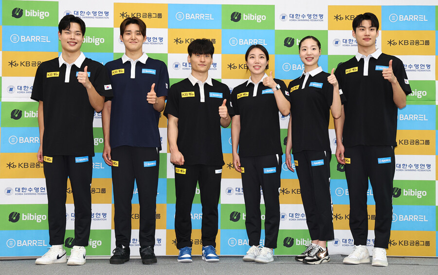 ▲ 대한수영연맹 미디어데이에 참석한 이호준(왼쪽부터), 김우민, 김영택, 이리영, 허윤서, 황선우. ⓒ연합뉴스