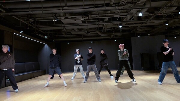 ▲ 2일 처음 공개된 트레저 신곡 '보나 보나' 퍼포먼스. 제공|YG엔터테인먼트
