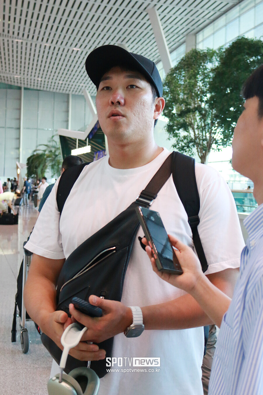 ▲ 인터뷰 중인 유원상 코치. ⓒ인천국제공항, 이교덕 기자