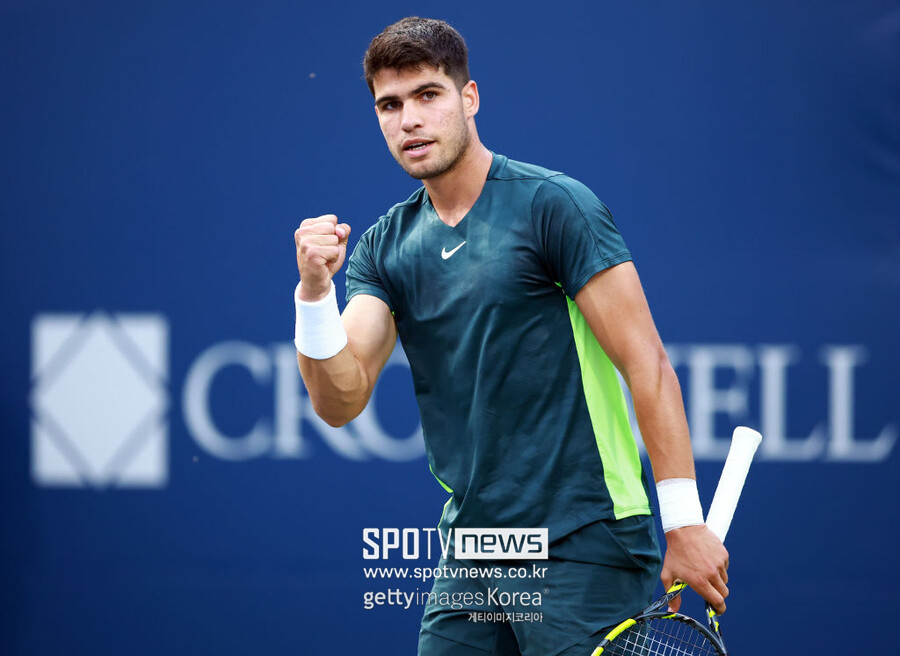 [ATP] '윔블던 우승 이후 복귀' 알카라스, 미국 기대주 꺾고 내셔널뱅크 오픈 16강행