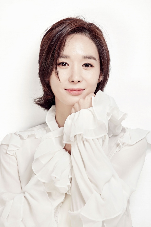 두산, 광복절 맞아 '독립운동가 후손' 배우 한수연 시구 초청