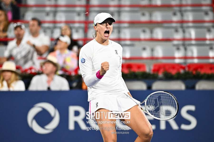 시비옹테크, WTA 투어 내셔널뱅크 오픈 4강 진출…페굴라와 맞대결