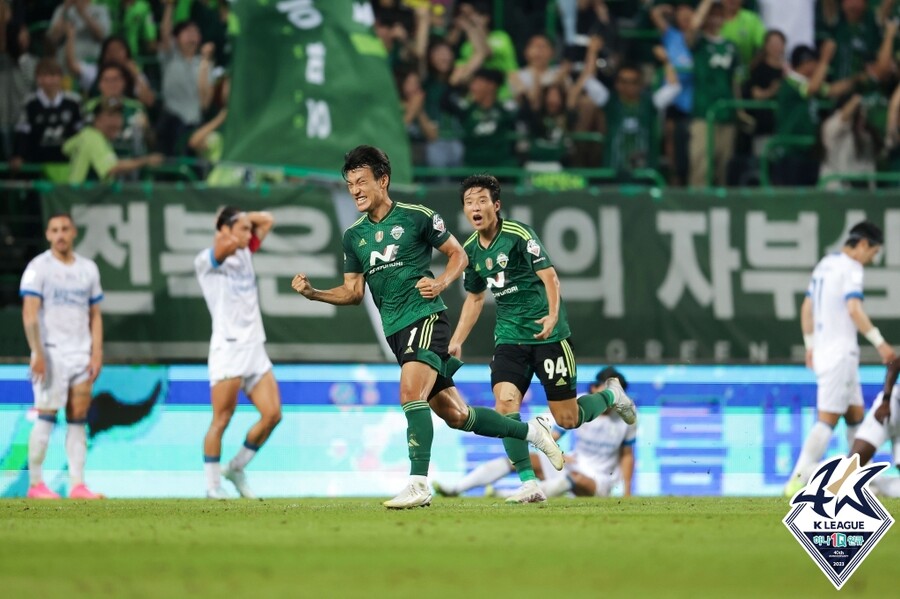 ▲ 전북 현대가 수원 삼성에 한교원의 동점골로 1-1로 비겼다.  ⓒ한국프로축구연맹