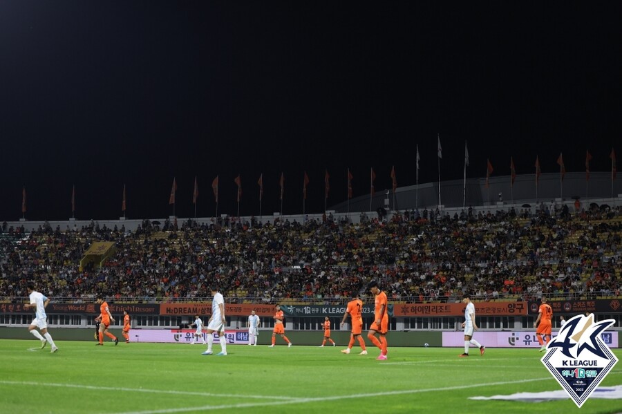 ▲ 구도 강릉에서 열린 강원FC-울산 현대전. ⓒ한국프로축구연맹