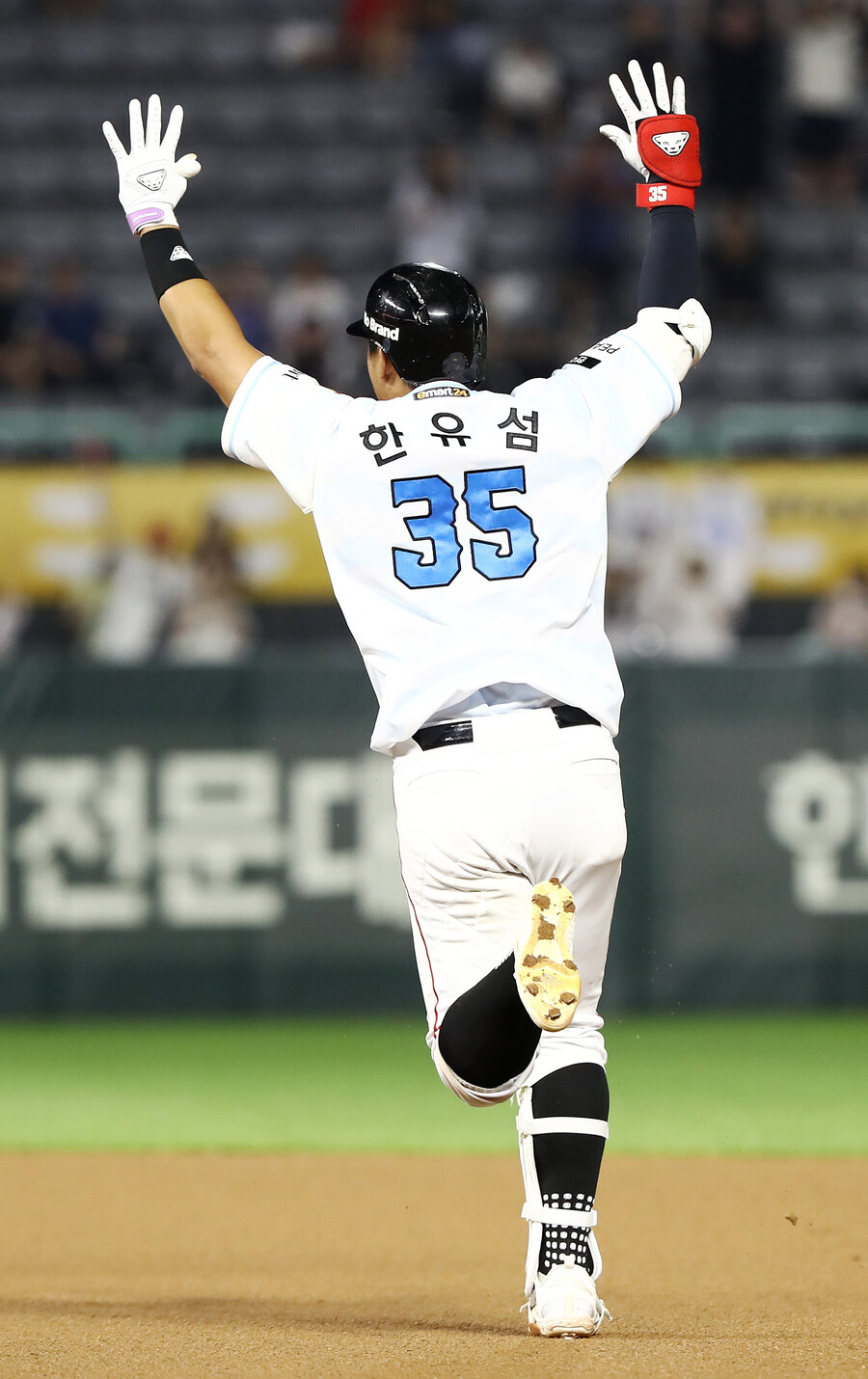▲ 끝내기 안타와 홈런 포함 3안타 3타점 경기로 반등의 발판을 마련한 한유섬 ⓒSSG랜더스