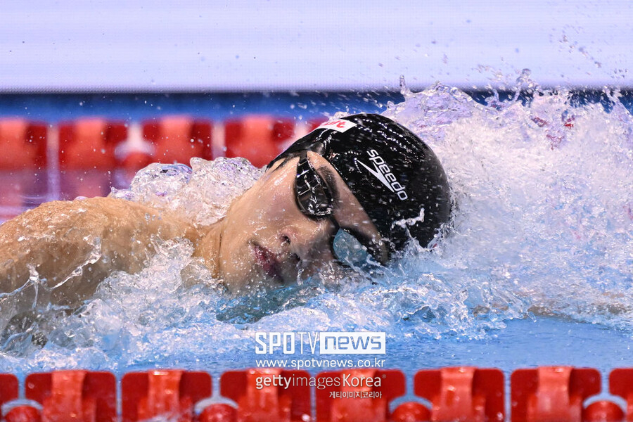 ▲ 황선우가 2023 세계수영선수권대회에서 역영하고 있다.