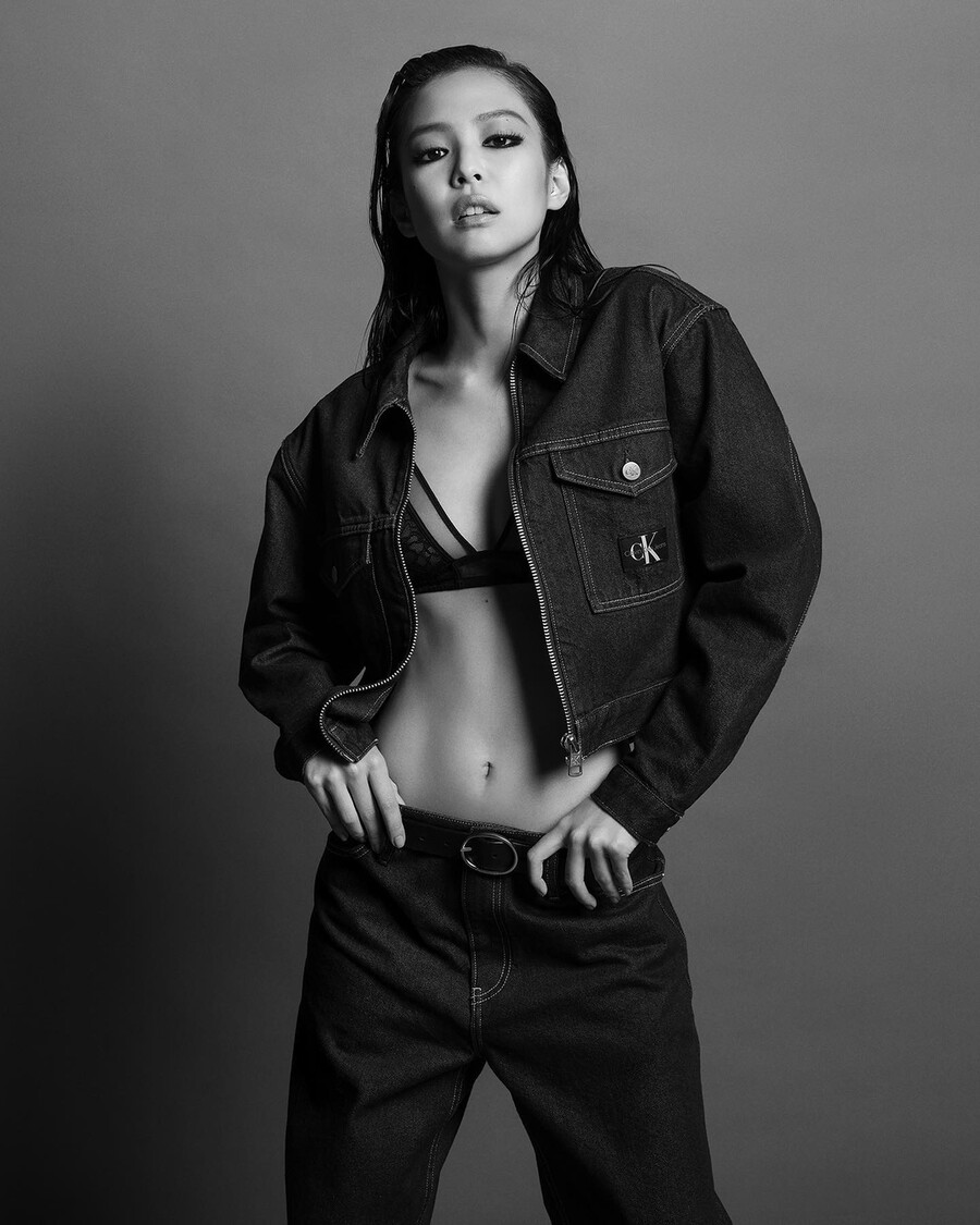 제니, 란제리 화보에 '깜짝'…난리난 섹시美