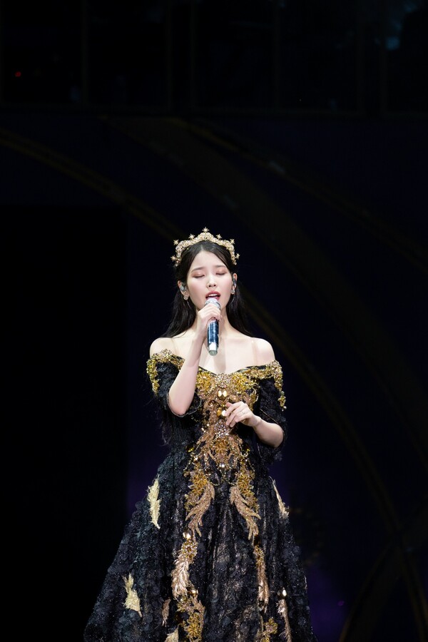 아이유 '더 골든 아워', 스크린으로 다시 만난다…공연실황 영화, 9월 극장 개봉