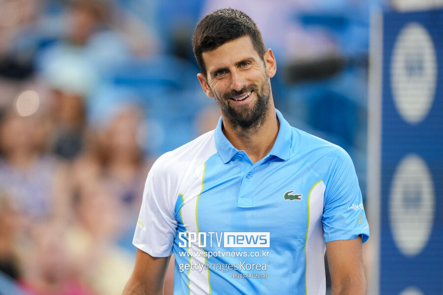 ▲ 2023 ATP 투어 웨스턴 앤 서던 오픈 단식 2회전에서 득점을 올린 뒤 웃고 있는 노바크 조코비치