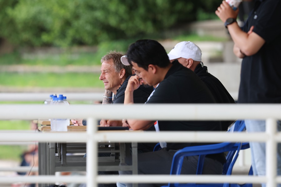 ▲ U리그 관전한 클린스만 감독 ⓒ 대한축구협회