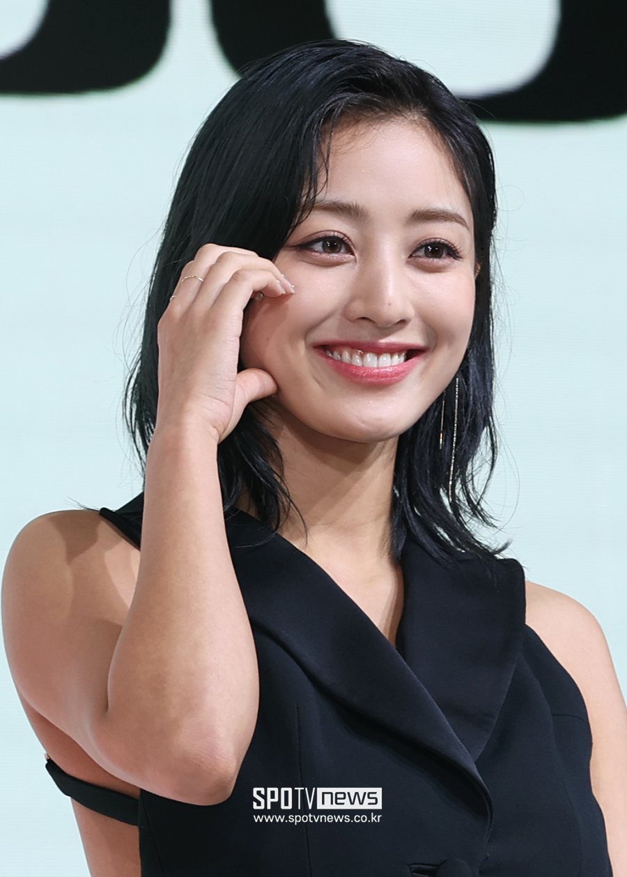 "이게 그냥 나니까"…트와이스 지효, 데뷔 8년 만에 연 솔로 '존'[종합]