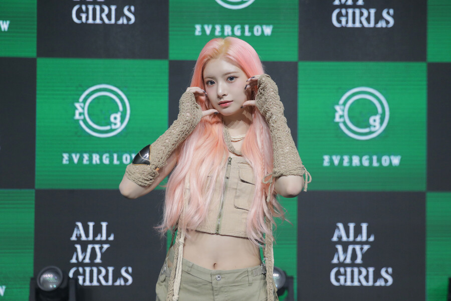 에버글로우 이런 "中 활동, 힘들고 행복…멤버들과 1분1초가 소중해"
