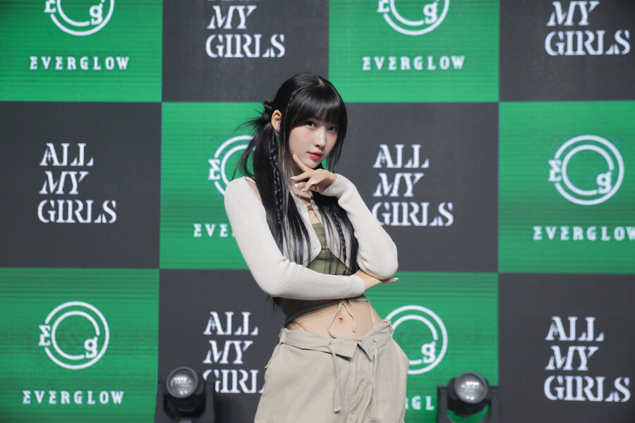 ▲ 에버글로우 시현. 제공| 위에화엔터테인먼트