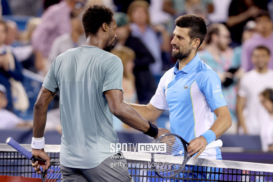 ▲ 2023 ATP 투어 웨스턴 앤 서던 오픈 단식 16강전을 마치고 인사하는 노바크 조코비치(오른쪽)와 가엘 몽피스