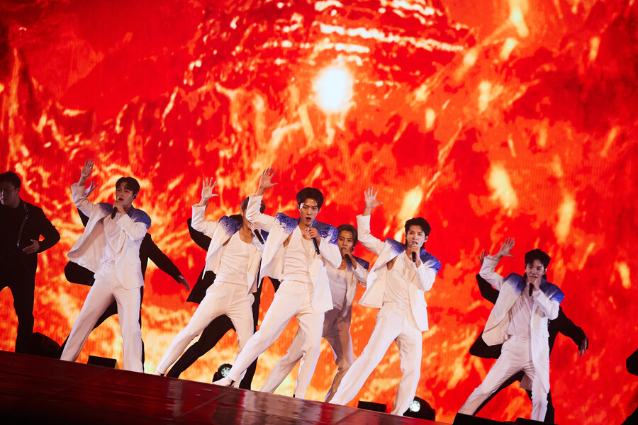 인피니트, 7년 만의 단독 콘서트에 오열 "오래 기다리게 해서 미안해"