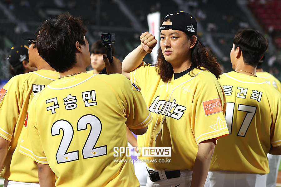 ▲ 2023년 KBO 올스타로 나란히 발탁된 구승민과 김원중 ⓒ곽혜미 기자