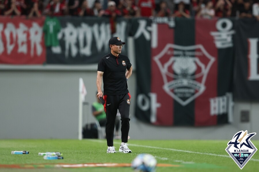▲ 안익수 FC서울 감독이 19일 대구FC전을 2-2로 비긴 뒤 전격 사퇴를 선언했다. ⓒ한국프로축구연맹