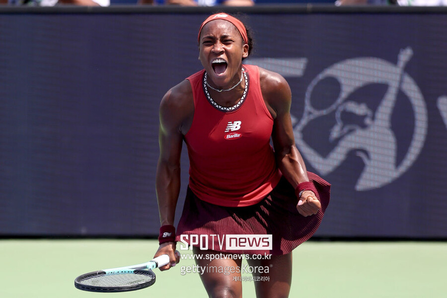 고프, 세계 1위 시비옹테크 꺾고 WTA 마스터스 첫 결승행…무호바와 맞대결