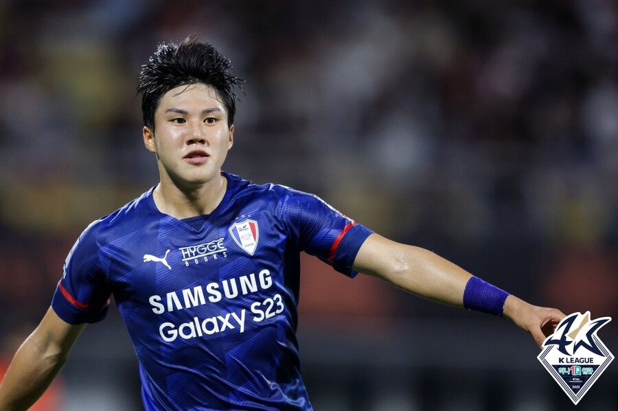 ▲ 수원 삼성 김주찬이 7월 영플레이어 상을 수상했다.  ⓒ한국프로축구연맹